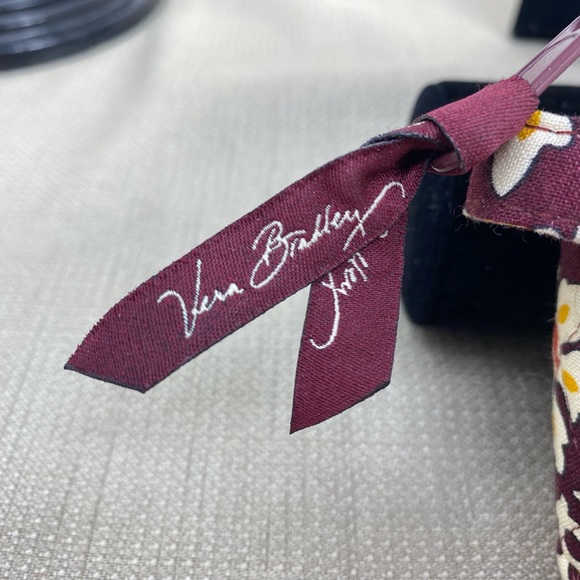 VERA BRADLEY MEDALLION PRINT MAKEUP POUCH - Picture 6 of 6